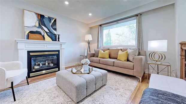 For Lease - 360 Dixon Boulevard, Newmarket, Ontario - Photo 1