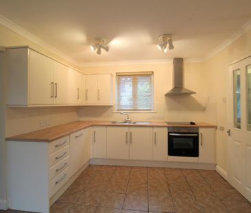 2 bedroom semi-detached house to rent - Photo 6