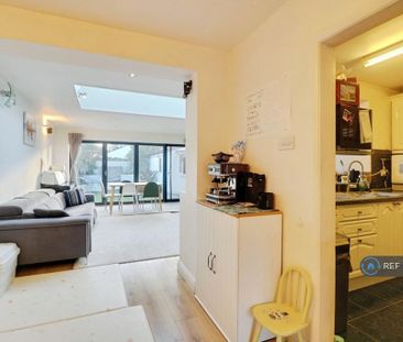 3 bedroom semi-detached house to rent - Photo 1