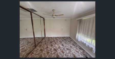 SPACIOUS LIVING IN A PRIME GREENSBOROUGH LOCATION - Photo 2