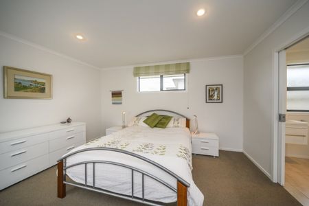 15 Lorenzo Place, Kelvin Grove, Palmerston North - Photo 4