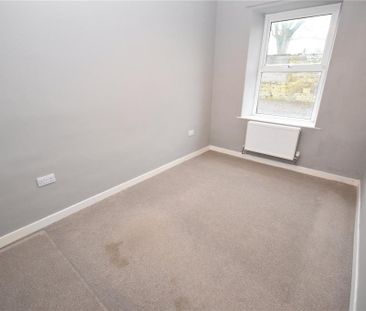 2 bedroom end of terrace house to rent - Photo 3