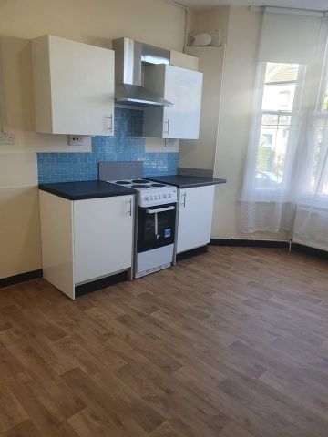 2 Bed Flat, Thornfield Road, W12 - Photo 5