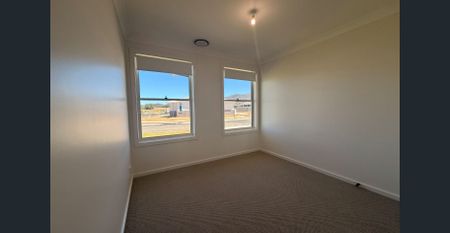 MODERN COMFORT IN CAERLEON - Photo 2