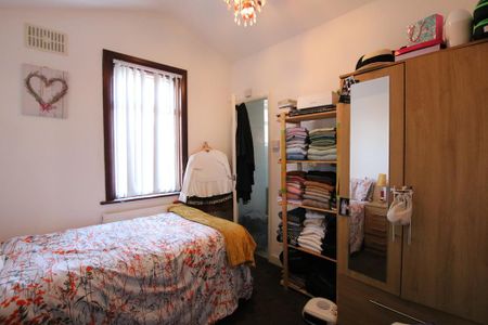 3 bedroom flat to rent - Photo 3