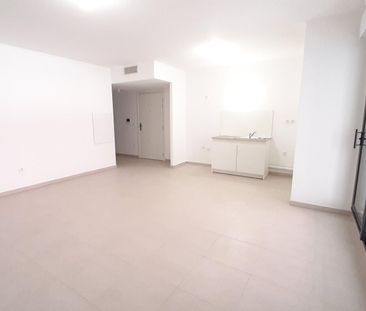 location Appartement T3 DE 66.76m² À MARSEILLE - Photo 3