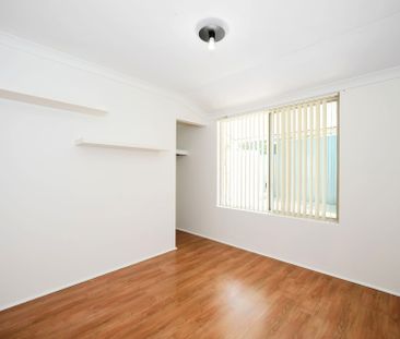 Charming Family Home in Halls Head - Photo 2