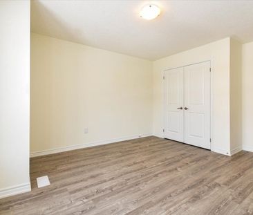 For Lease - 80 Hillcroft Way, Kawartha Lakes, Ontario - Photo 5