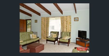 Charming 3 Bedroom Cottage Home - Photo 5