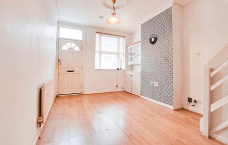 Avenue Road Extension - Photo 2