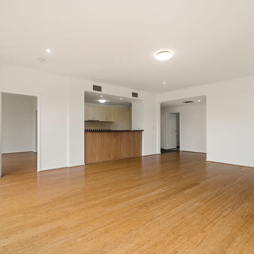 LOCATION! SIZE! LIFESTYLE! RENOVATED! - Photo 1