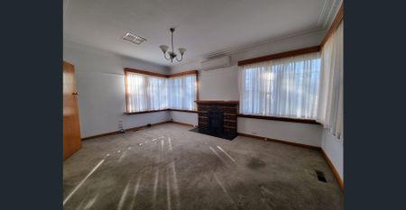 Perfect Family Home with exceptional rear gardens - Photo 2