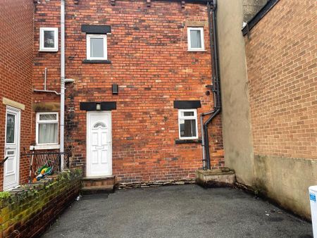 2 bedroom terraced house to rent - Photo 4