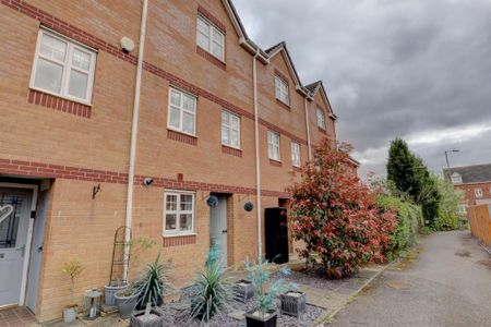 4 bedroom terraced house to rent - Photo 2