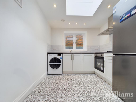 1 bedroom flat to rent - Photo 2