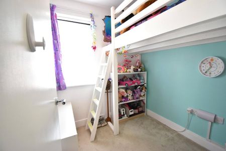 3 bedroom end of terrace house to rent - Photo 4