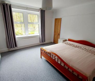 5 bedroom semi-detached house to rent - Photo 4