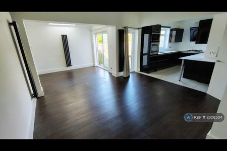 2 bedroom flat to rent - Photo 4