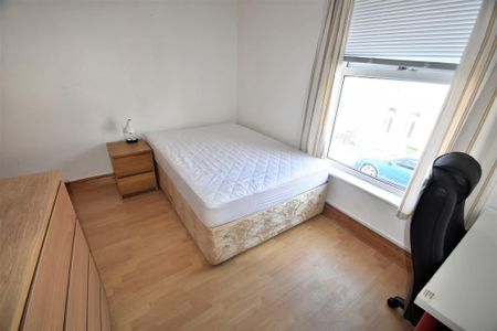 3 bedroom terraced house to rent - Photo 3