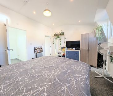 4 Bed Terraced House, Fountain Road, SW17 - Photo 4