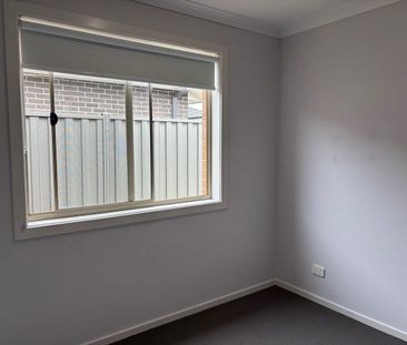 Great Family Living in Roxburgh Park - Photo 4