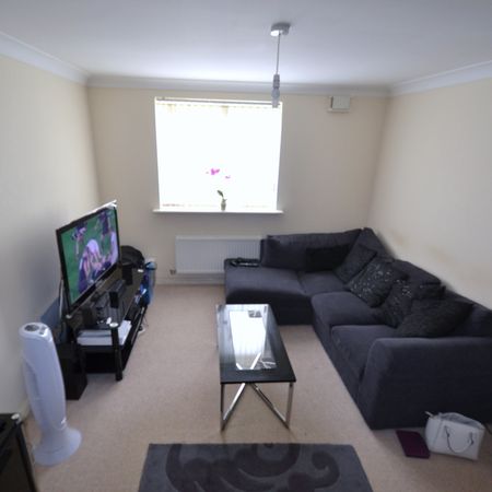 2 bed flat to rent in The Fairways, Golden Mile View, NP20 - Photo 3