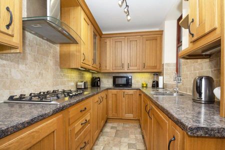 5 bedroom flat to rent - Photo 4