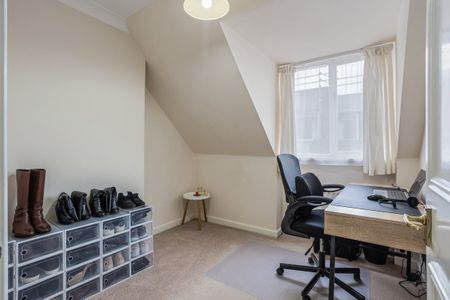 3 bedroom flat to rent - Photo 4