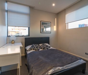 Fully Furnished 3 Bedroom With 2 Parking - Photo 5