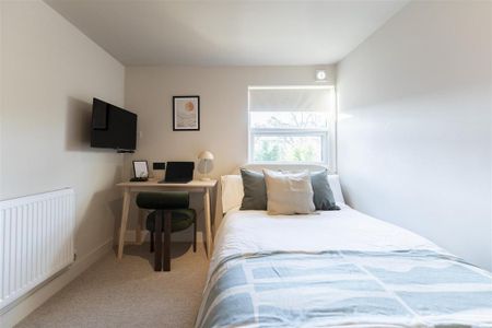 1 bedroom in a house share to rent - Photo 2