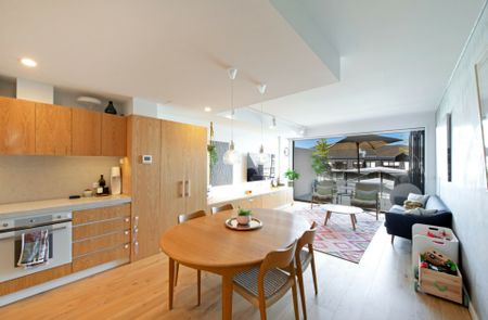 High-end Living on Lonsdale - Photo 3