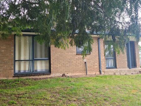 Mount Helen, 2BR renovated, spotlessly clean, spacious kitchen, large living area - rare find - Photo 3