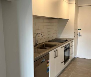 Sunny 2 bedroom apartment for rent!! - Photo 5