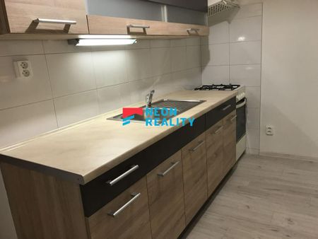 Pronájem bytu 2+1 56 m2 - Fotografie 3