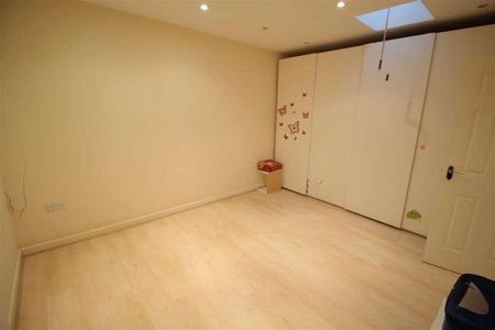 Finchley Road, London, NW11 - Photo 4