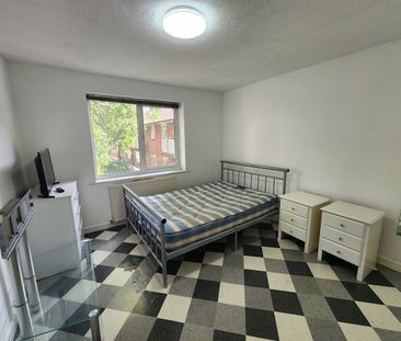 Room in a Shared Flat, Newcastle Street, M15 - Photo 2