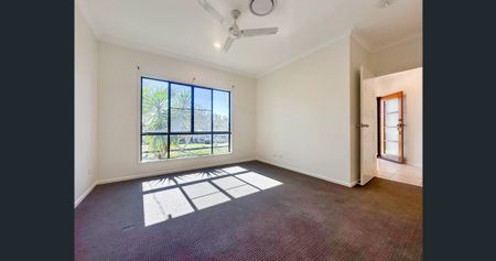 Coastal Living Made Easy – Just a Stroll to Sarina Beach - Photo 2