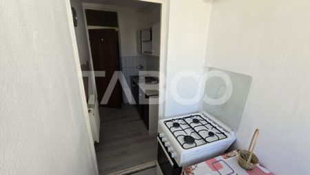Garsoniera decomandata cu balcon de inchiriat Vasile Aaron - Fotografie 3