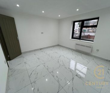 6 bedroom semi-detached house to rent - Photo 1