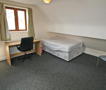 4 bedroom detached house to rent - Photo 2