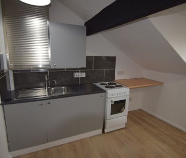 To Let 1 Bed Flat - Photo 6