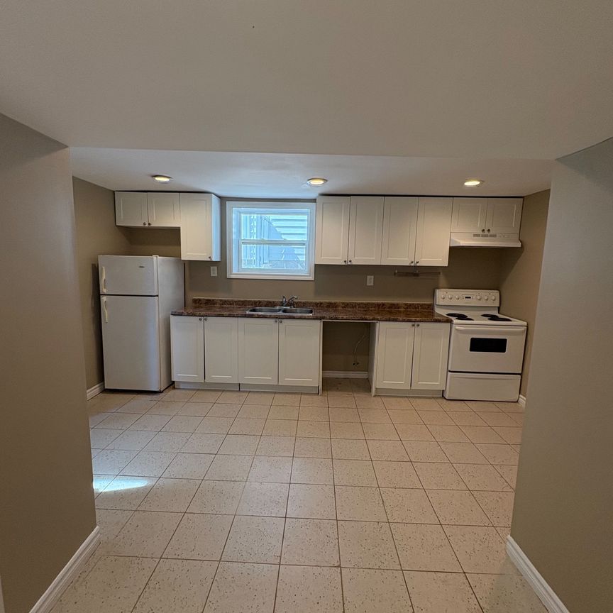 For Lease - 8 Birch Tree Crescent, Toronto, Ontario - Photo 1