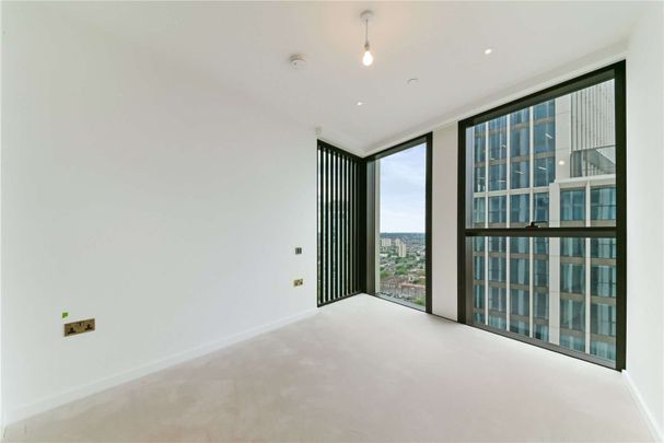 A luxurious two bedroom apartment in the brand new, One Thames City development with excellent amenities - Photo 1