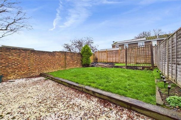 3 bedroom semi-detached house to rent - Photo 1