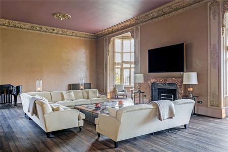 Unique opportunity to rent a charming Grade II listed property in the heart of the Cotswolds. - Photo 3