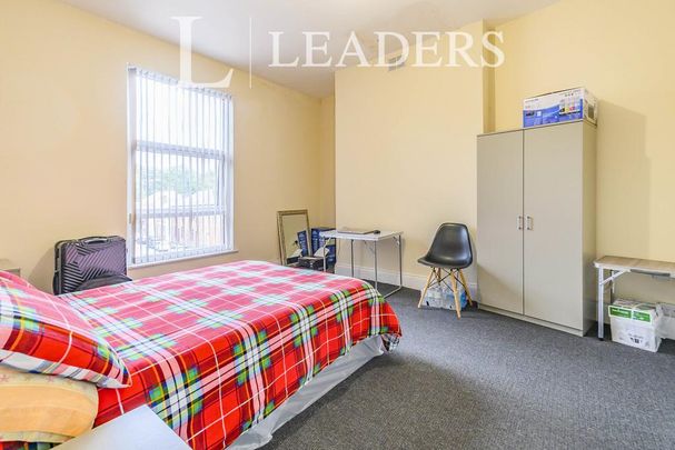 1 bedroom in a house share to rent - Photo 1