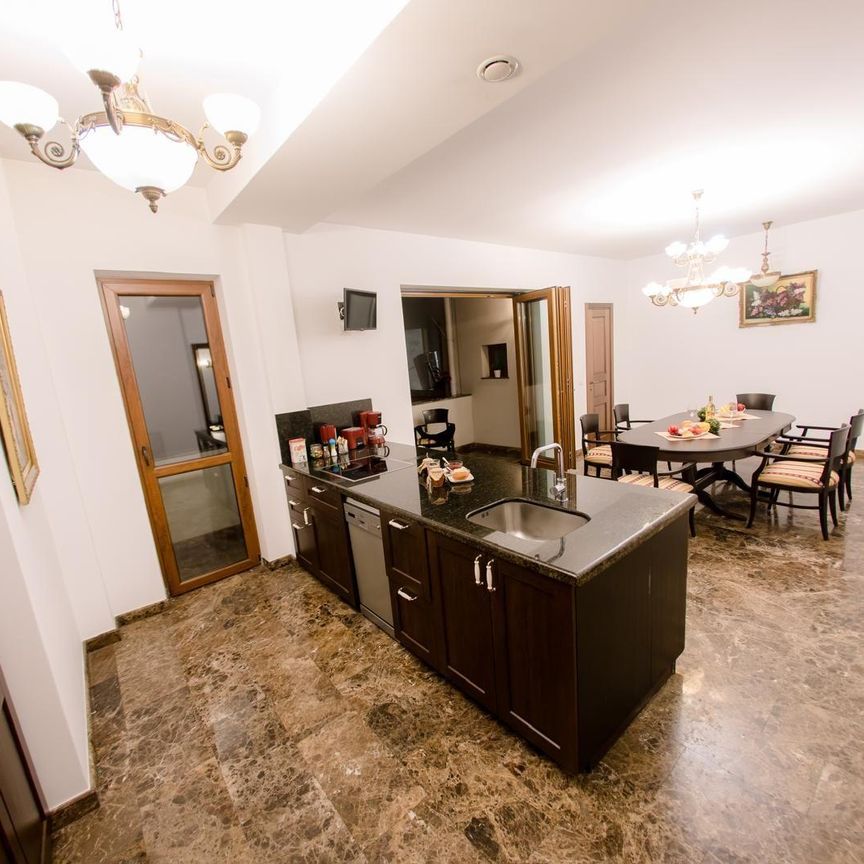 Închiriază Apartament 5 camere Strada Jean Louis Calderon - Photo 1