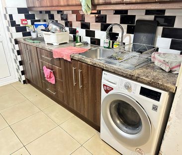 1 bedroom in a house share to rent - Photo 3