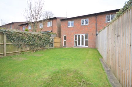 3 bedroom semi-detached house to rent - Photo 4