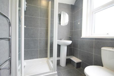 3 bedroom apartment to rent - Photo 5